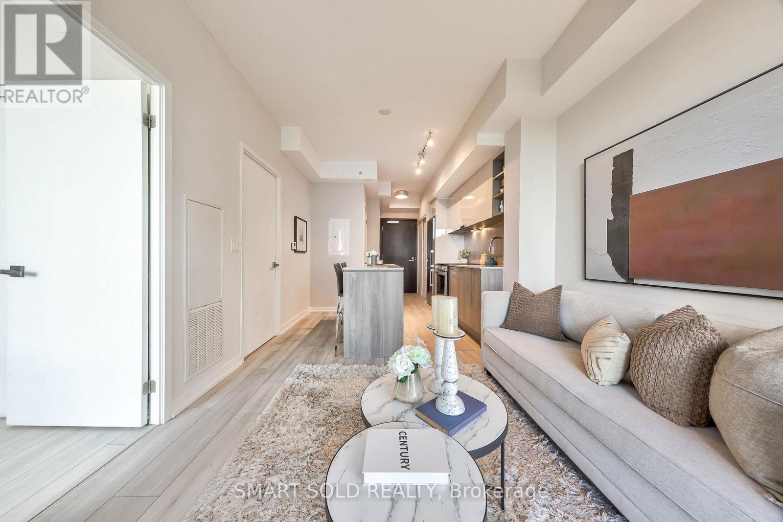 #833 31 TIPPETT ROAD - 19