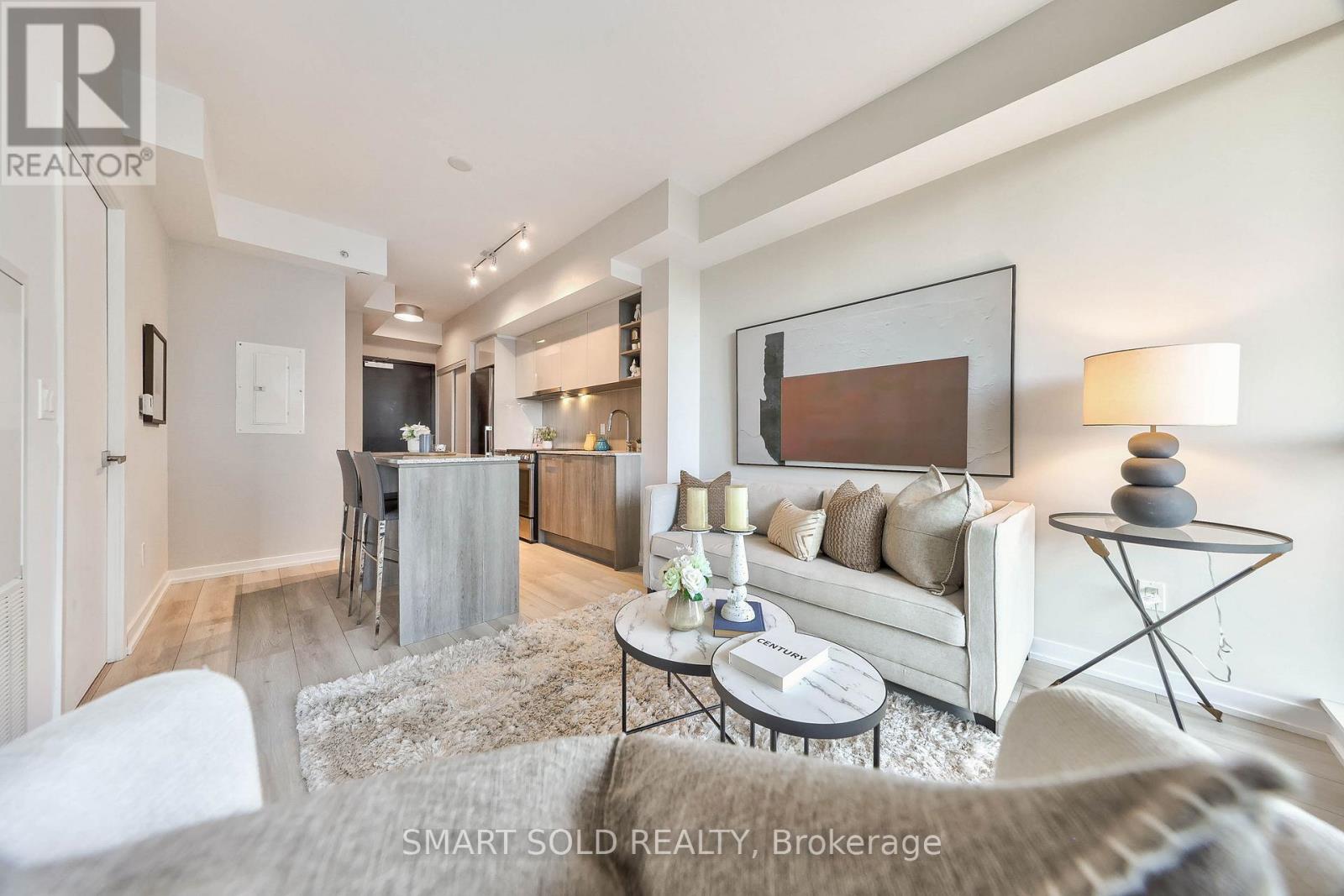 #833 31 TIPPETT ROAD - 21