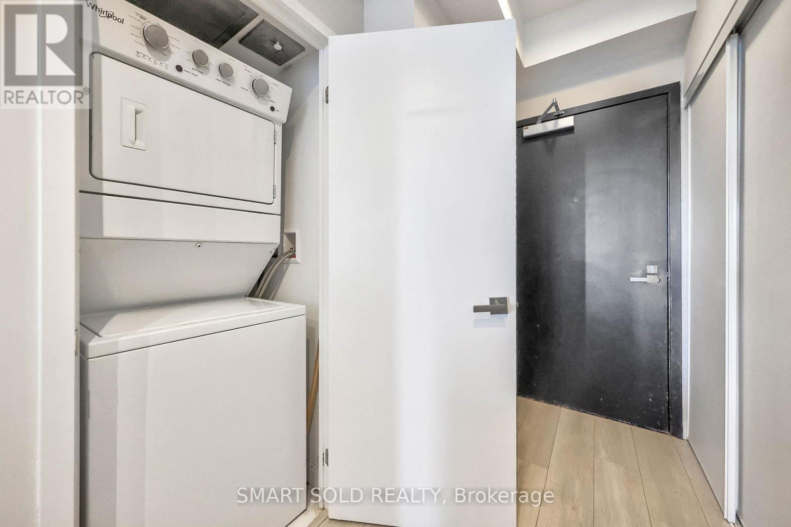 #833 31 TIPPETT ROAD - 27