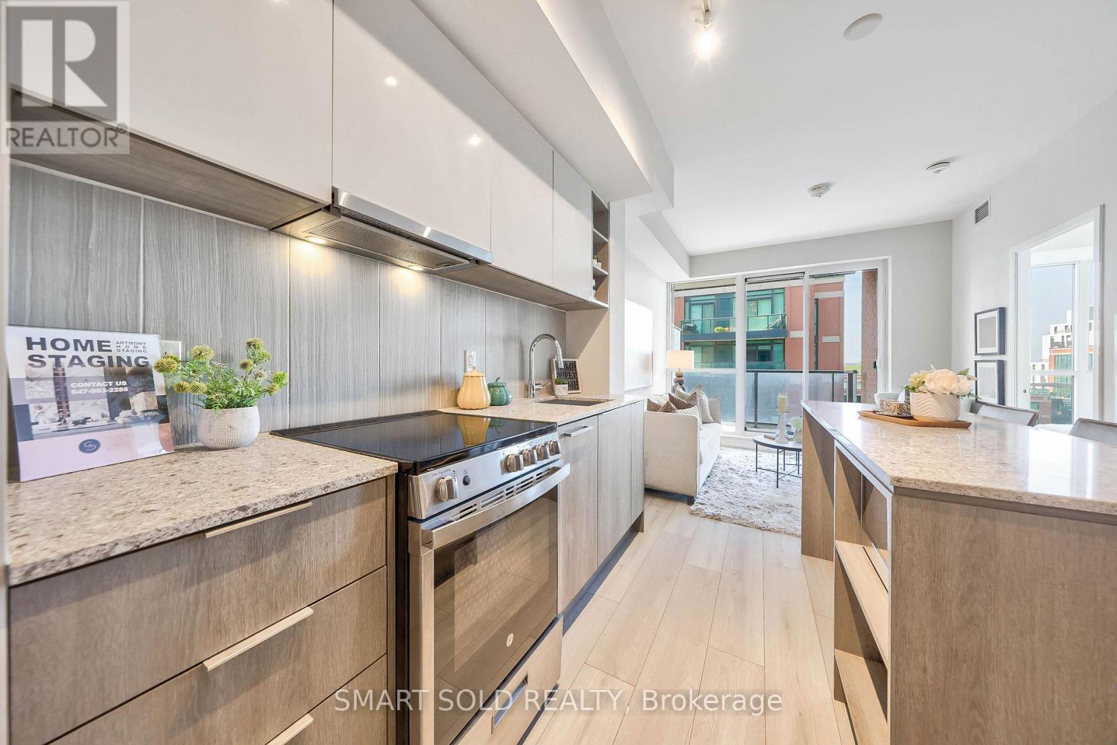 #833 31 TIPPETT ROAD - 7