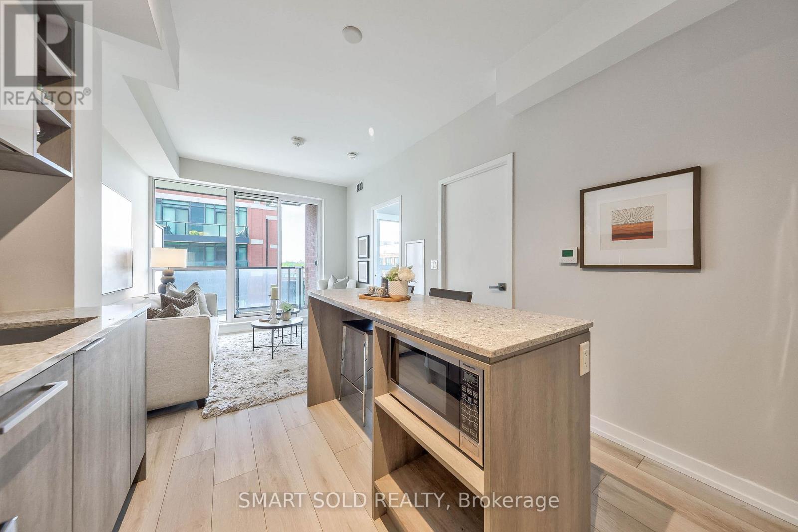 #833 31 TIPPETT ROAD - 9