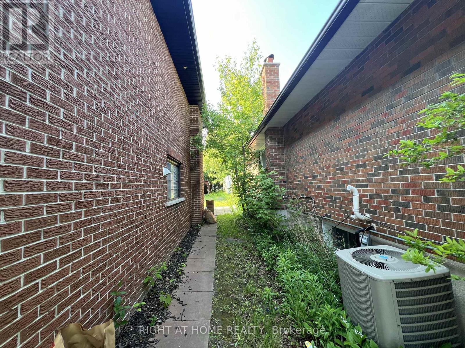 310 ADMIRAL ROAD - 40