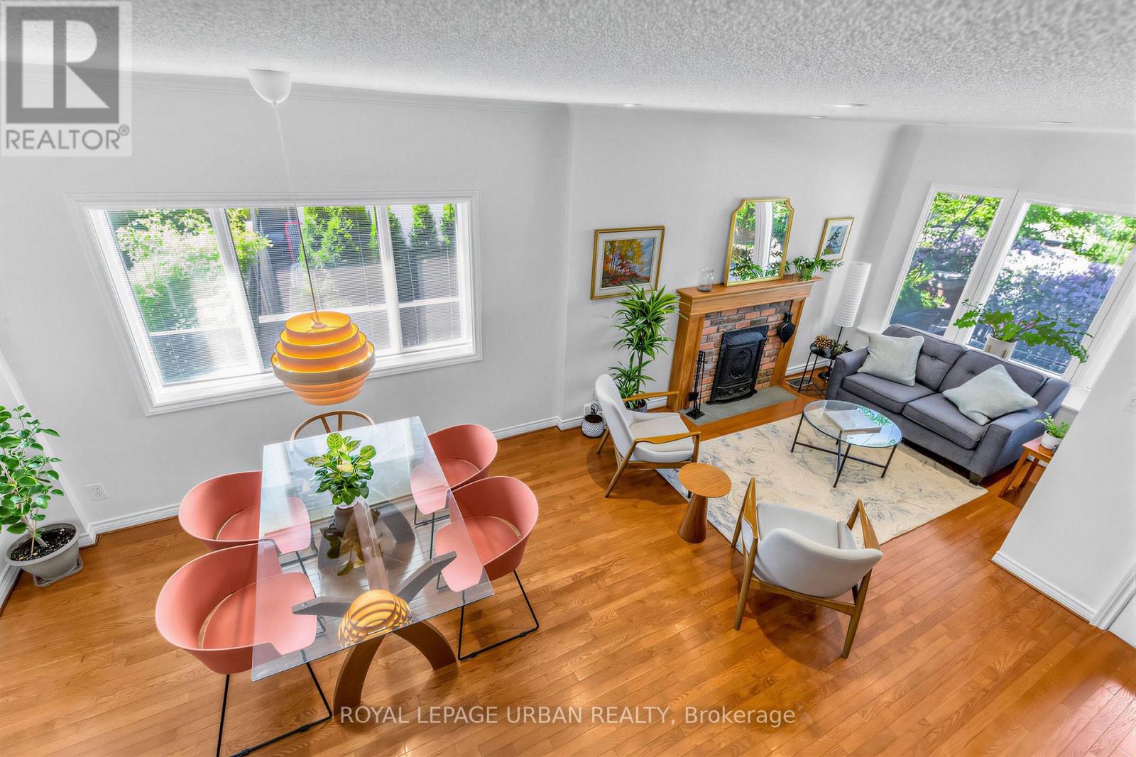 Living room/Dining room