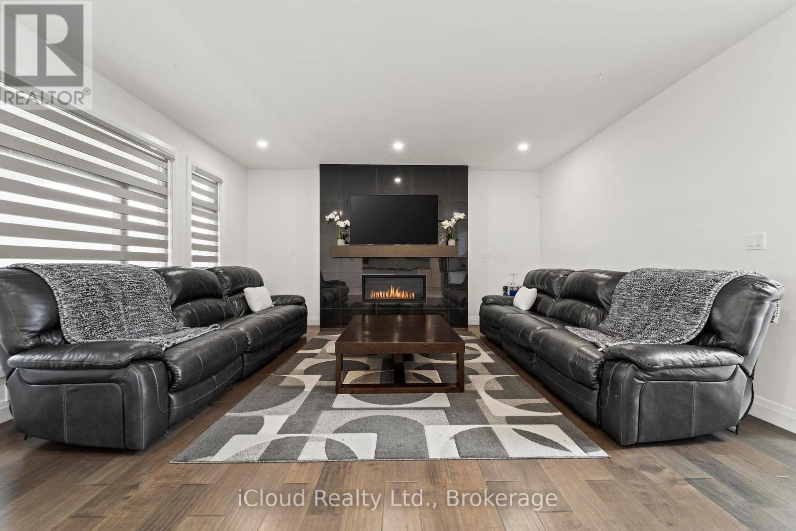 222 COWAN COURT - 6