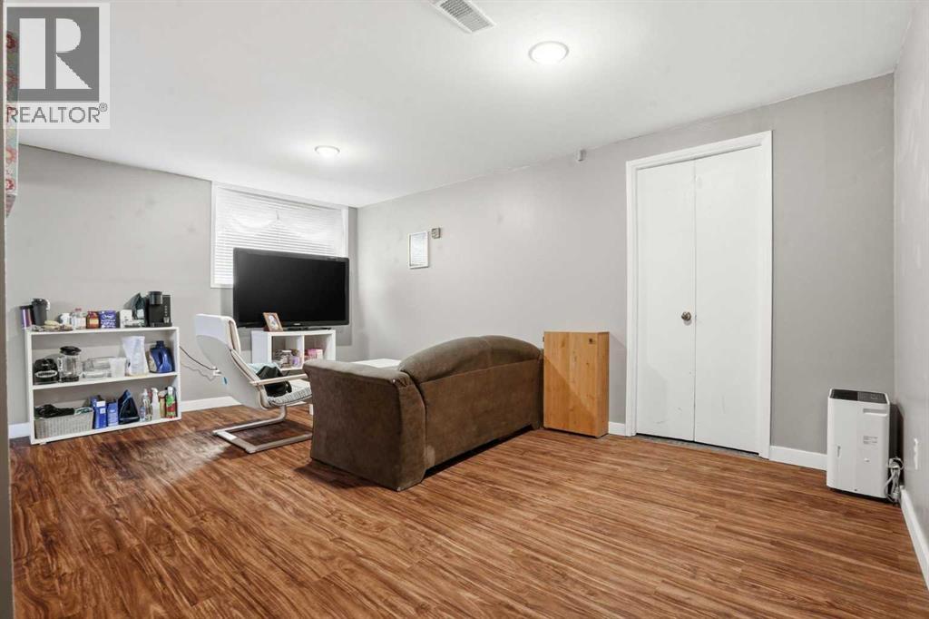 720 69 Avenue SW - 24