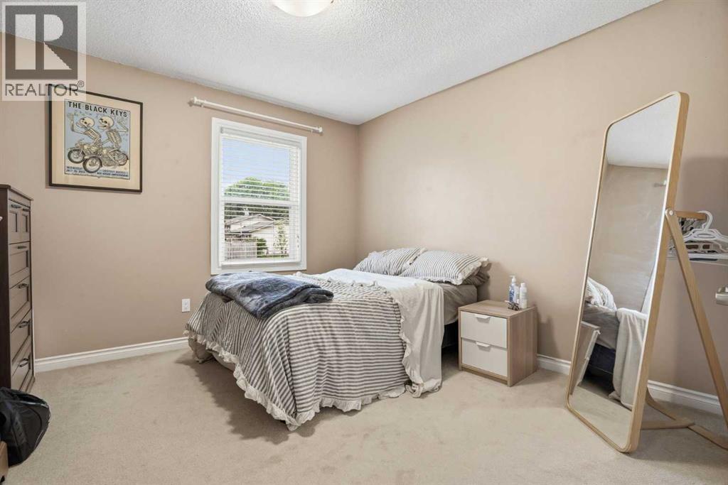 720 69 Avenue SW - 12