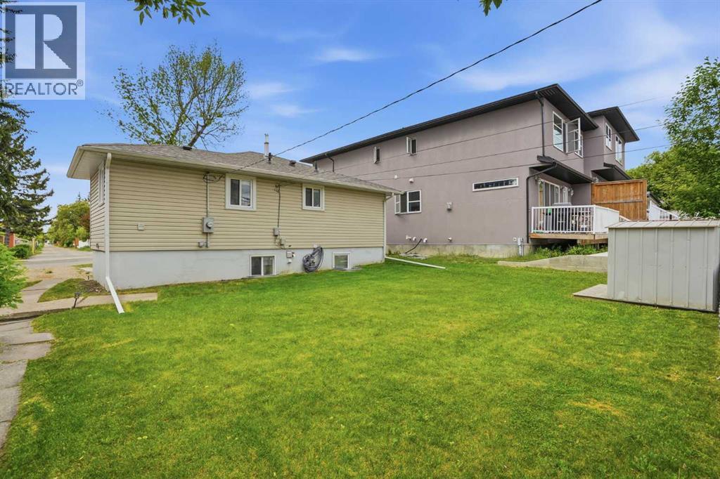 720 69 Avenue SW - 35