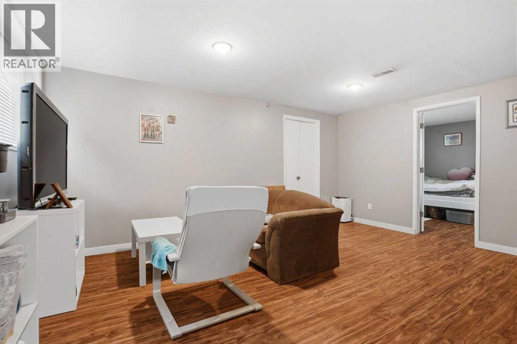 720 69 Avenue SW - 25