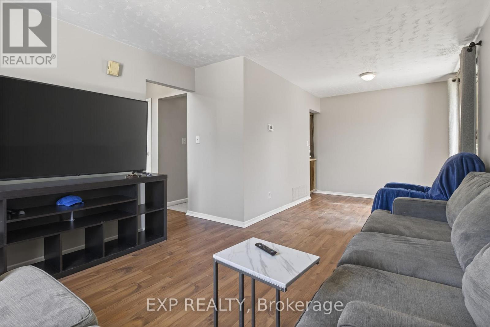 33 CARLTON ROAD - 12