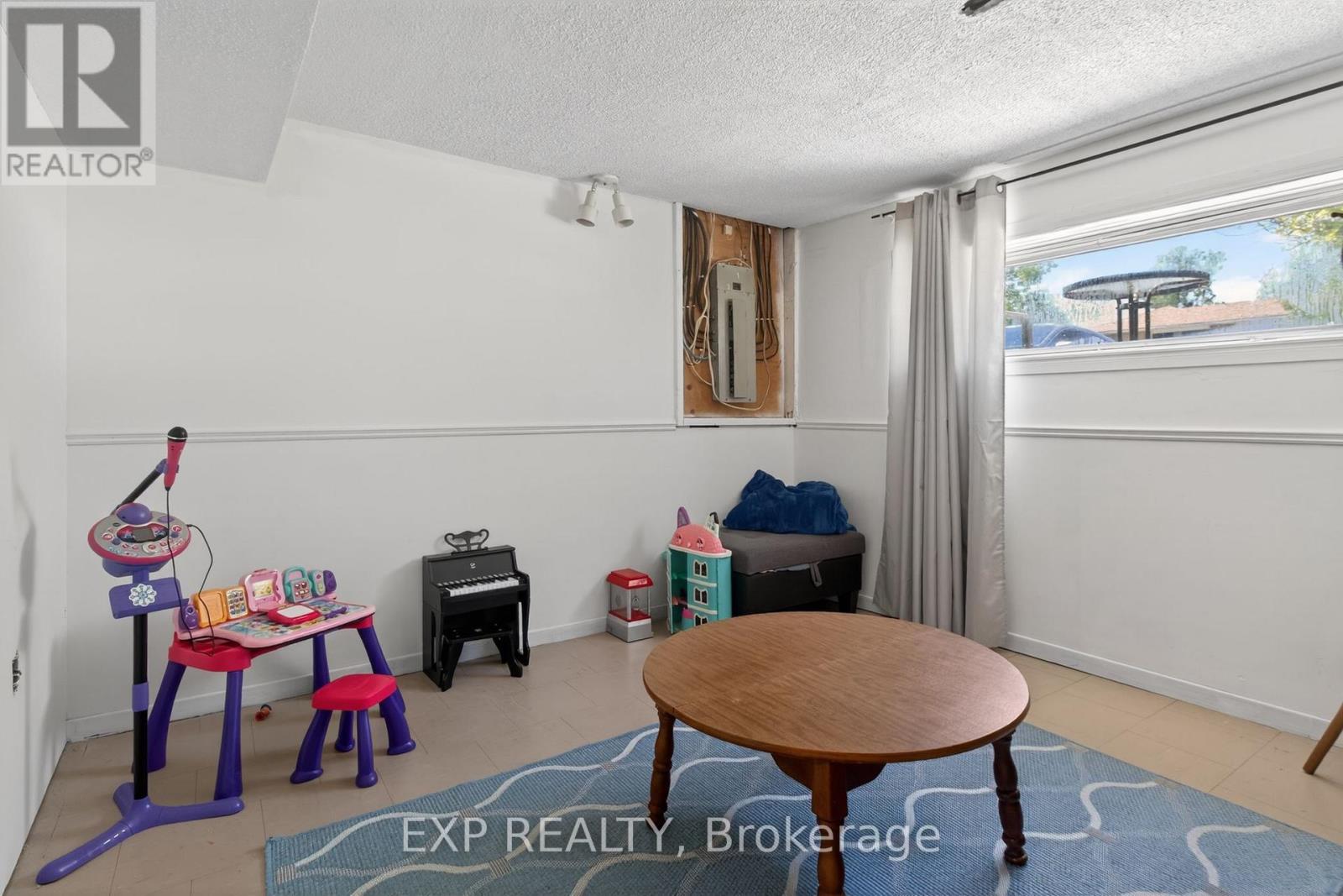 33 CARLTON ROAD - 17