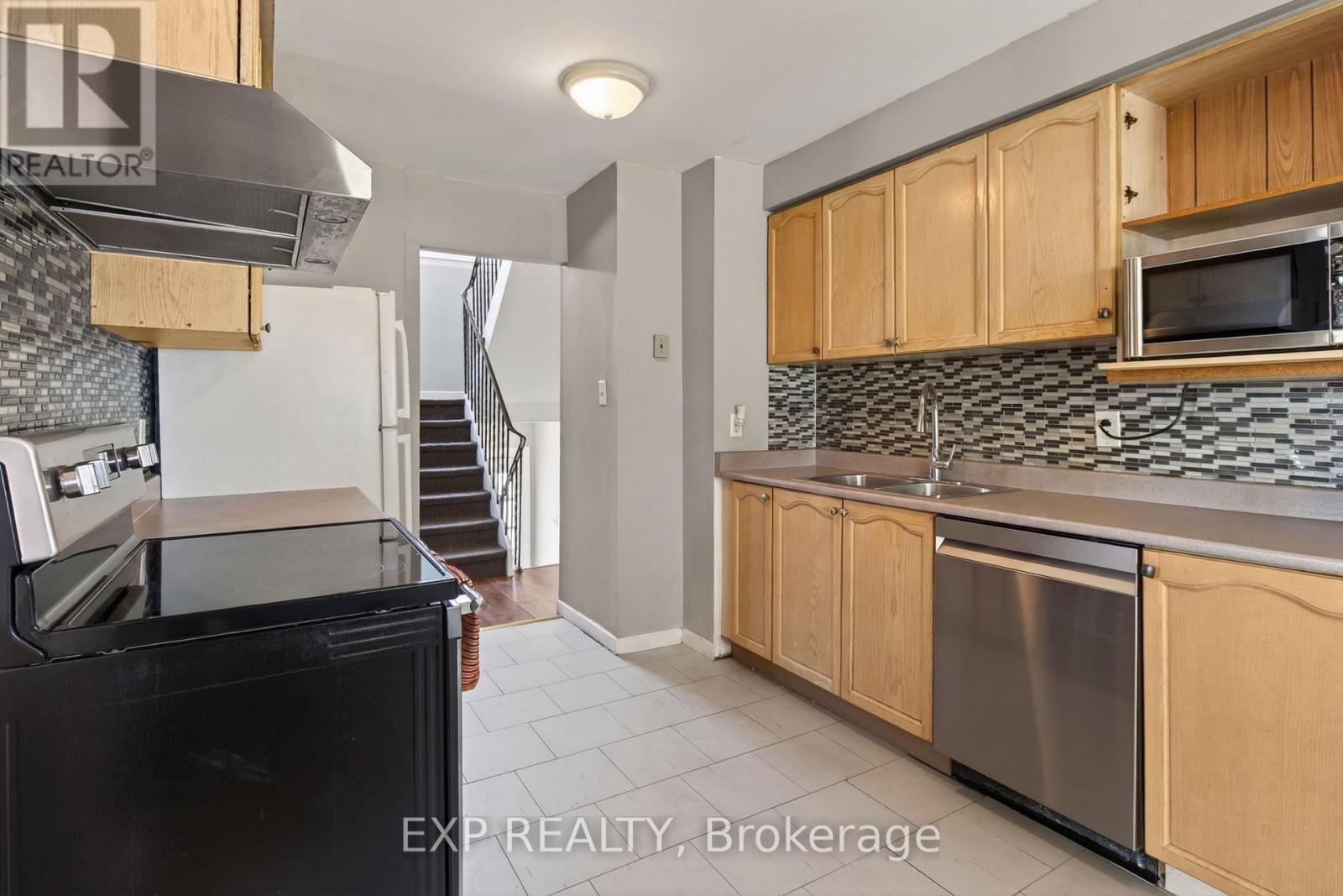 33 CARLTON ROAD - 8