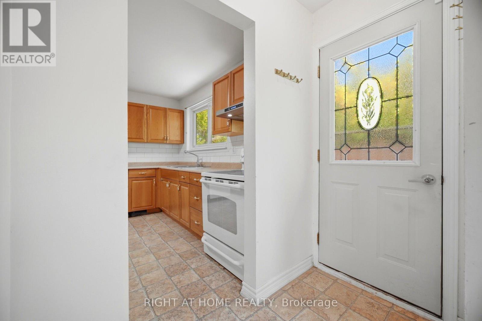59 EDENBOROUGH DRIVE - 38