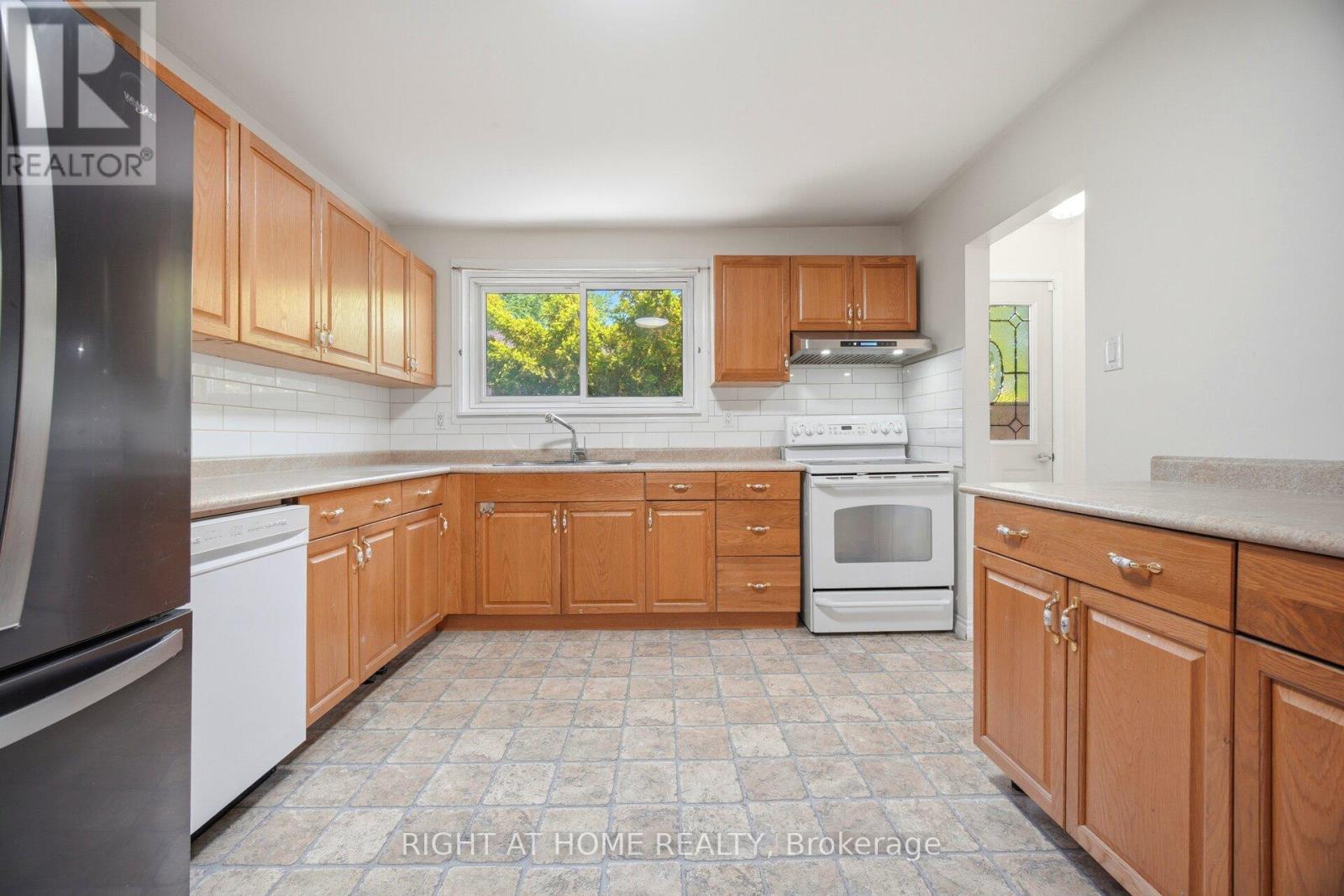 59 EDENBOROUGH DRIVE - 39