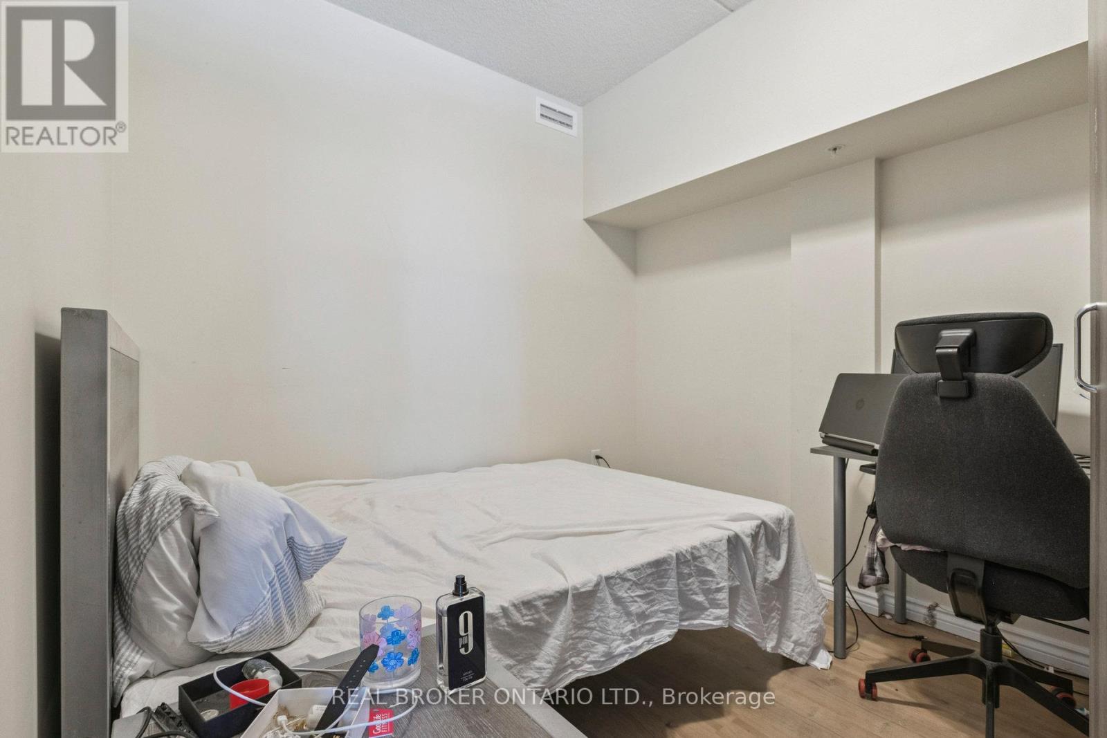 #G607 275 LARCH STREET - 15