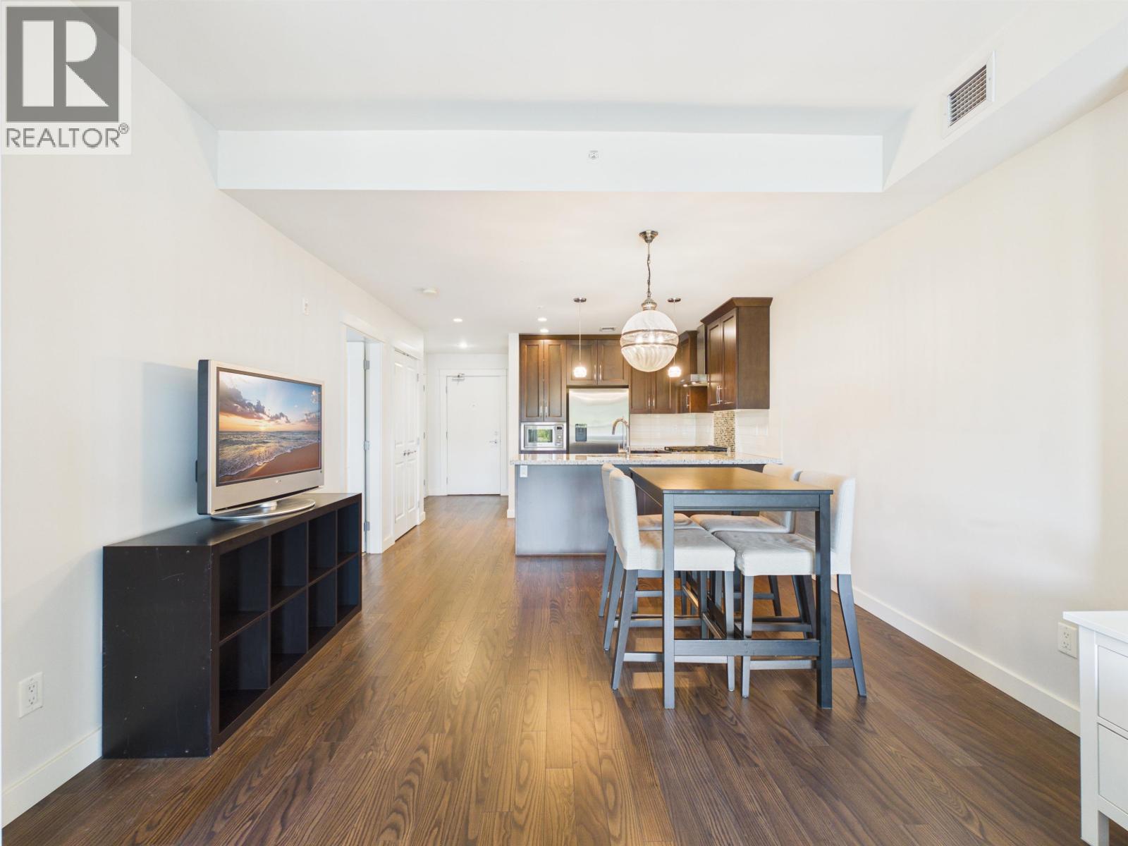 #302-5055 SPRINGS Boulevard, Tsawwassen