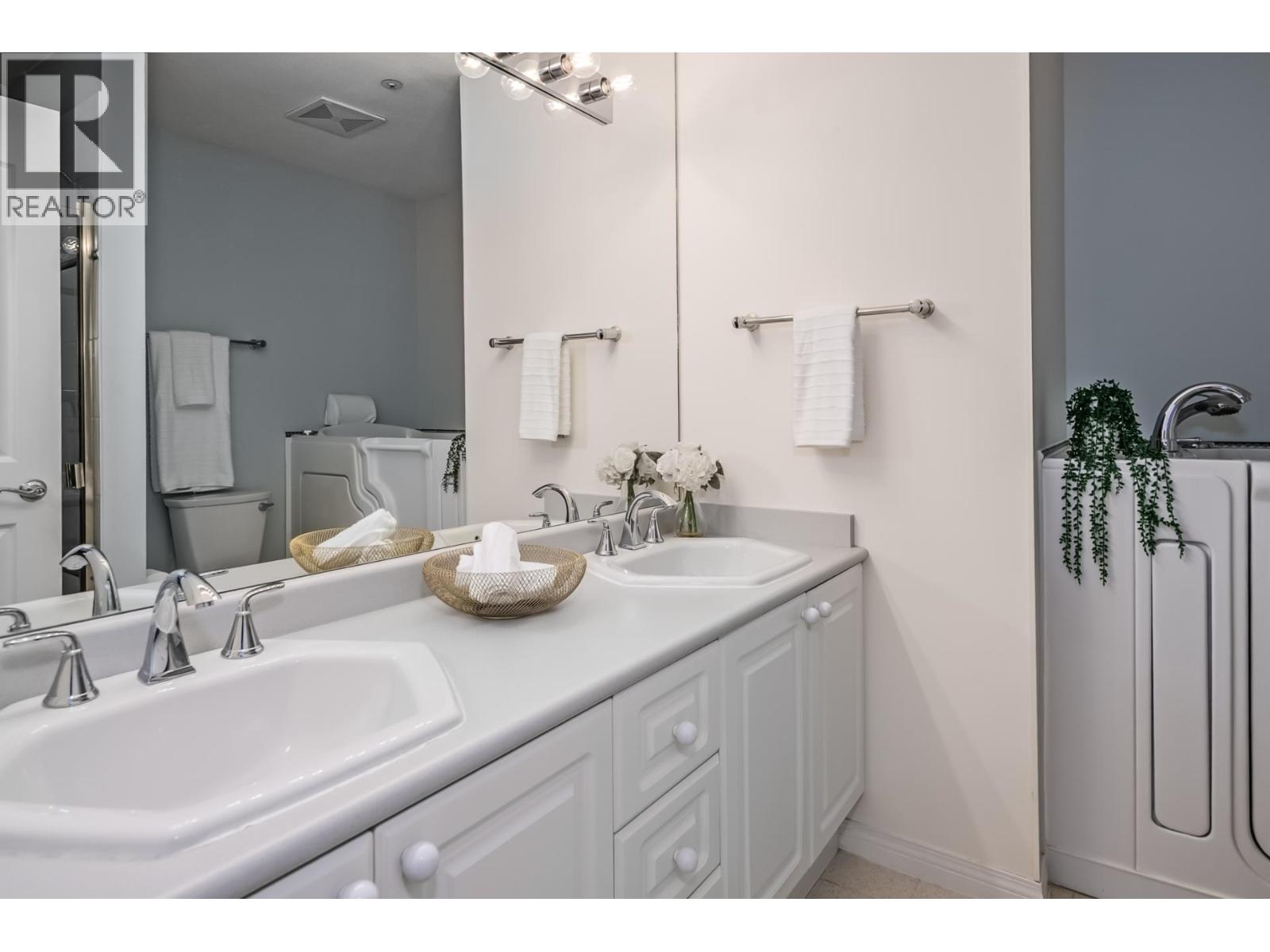 #205-1300 HUNTER Road, Delta