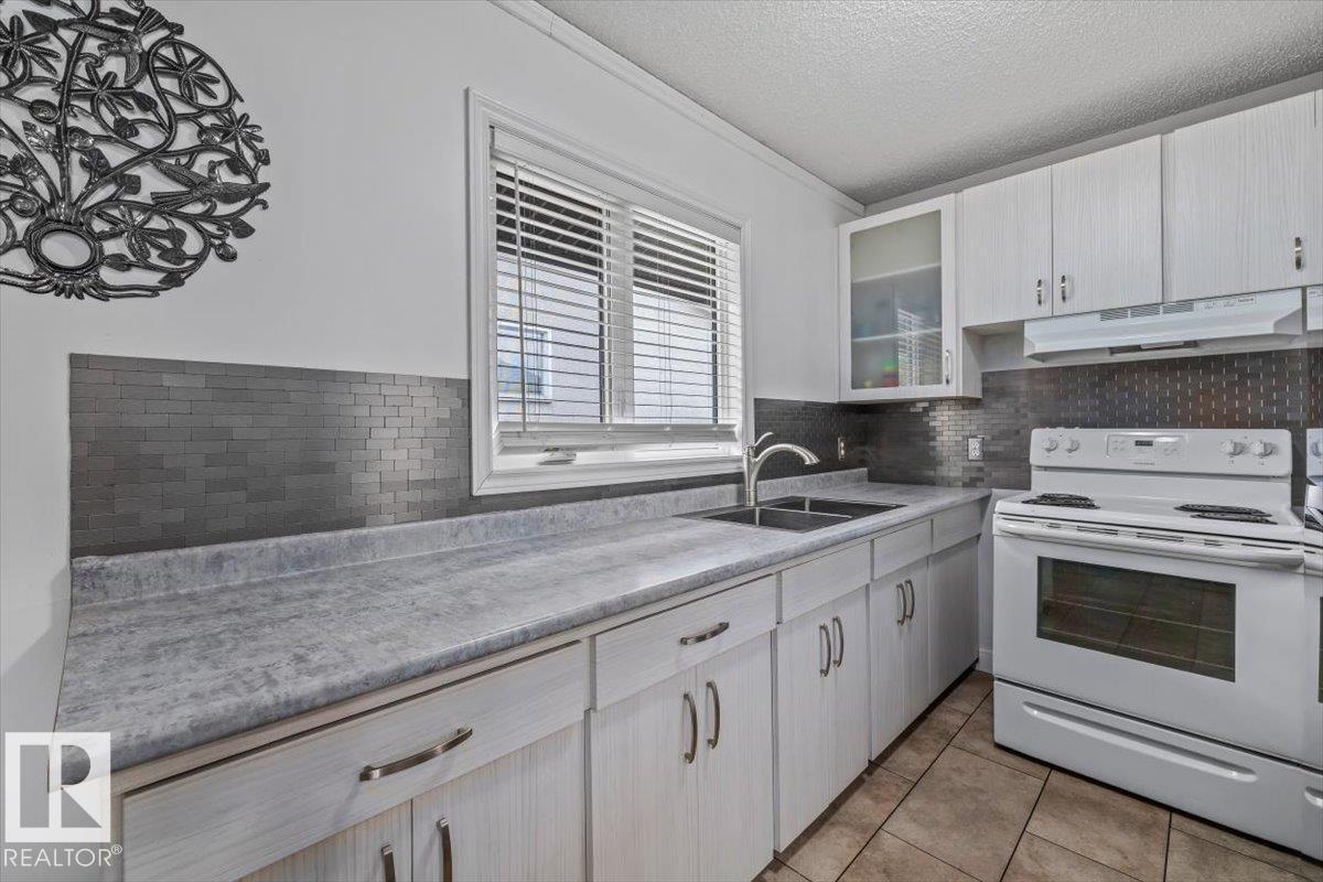 8205 162 ST NW — photo 11