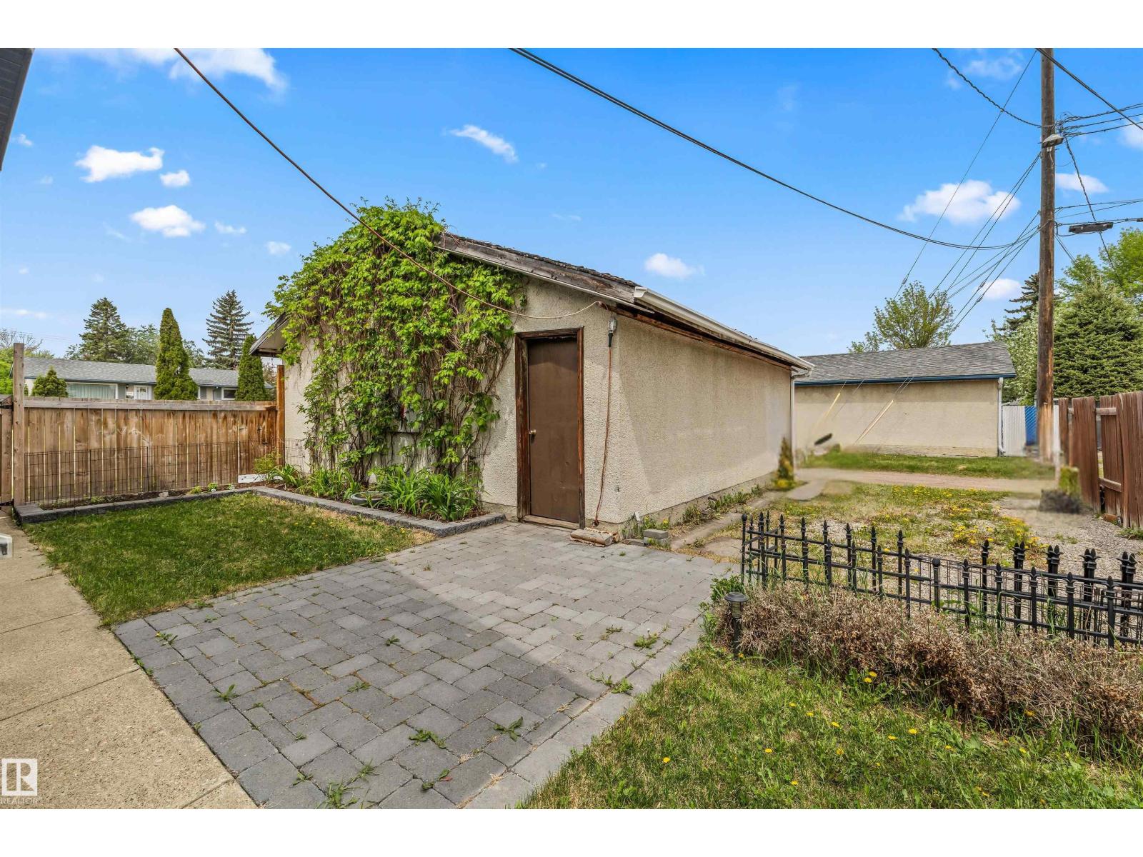 8205 162 ST NW — photo 30