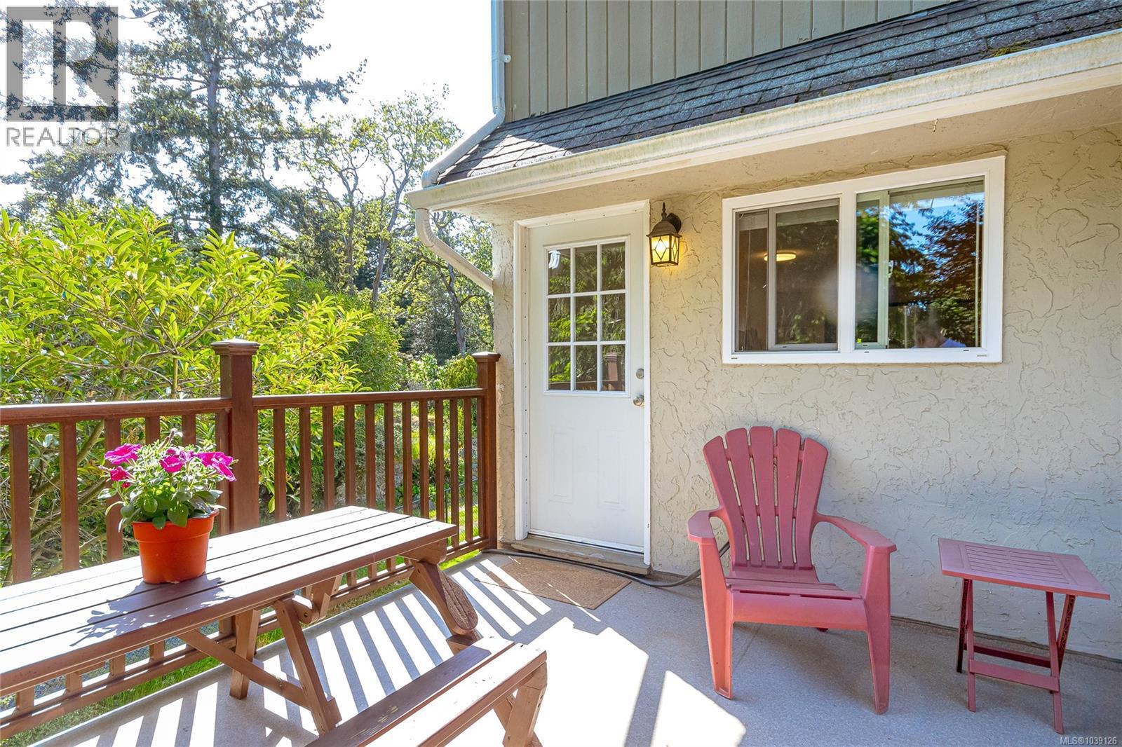  1022 Falmouth Road, Saanich