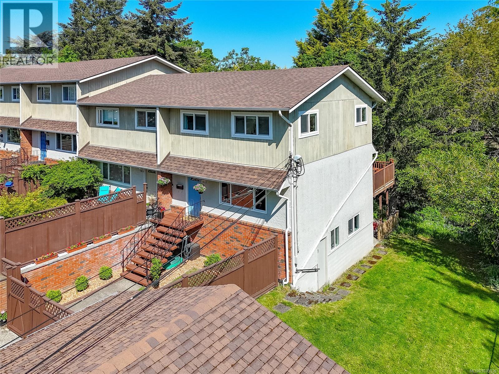  1022 Falmouth Road, Saanich