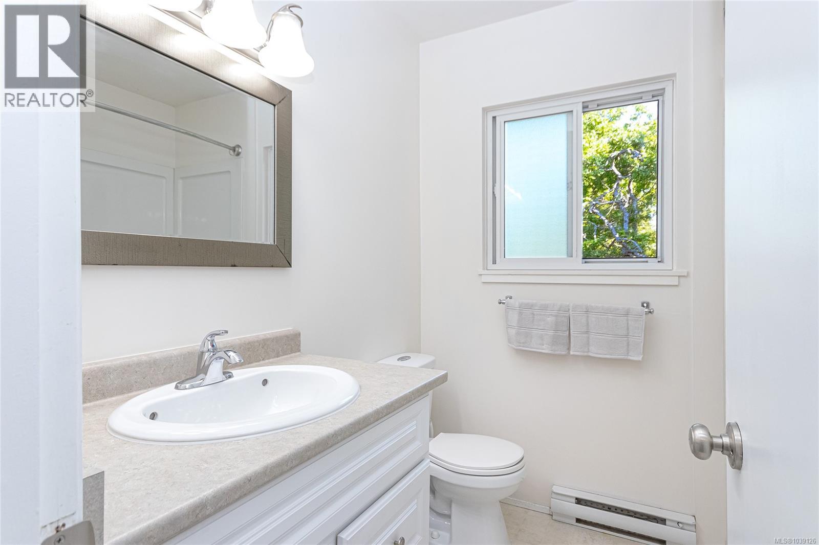  1022 Falmouth Road, Saanich