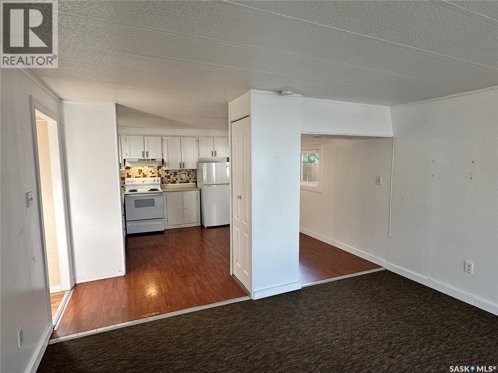 300 1524 Rayner AVENUE — photo 10