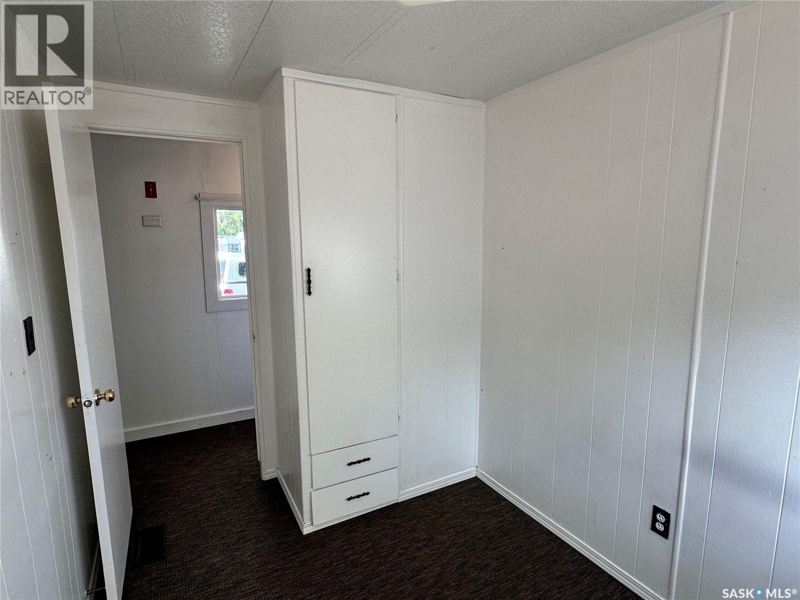 300 1524 Rayner AVENUE — photo 18