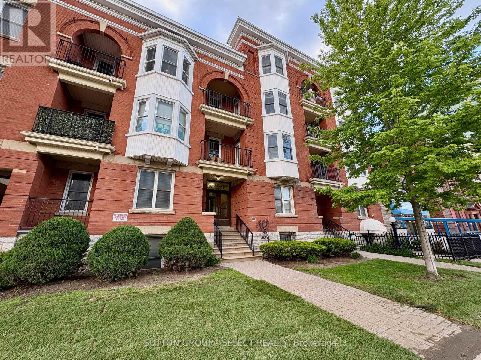 103 - 440 WELLINGTON STREET