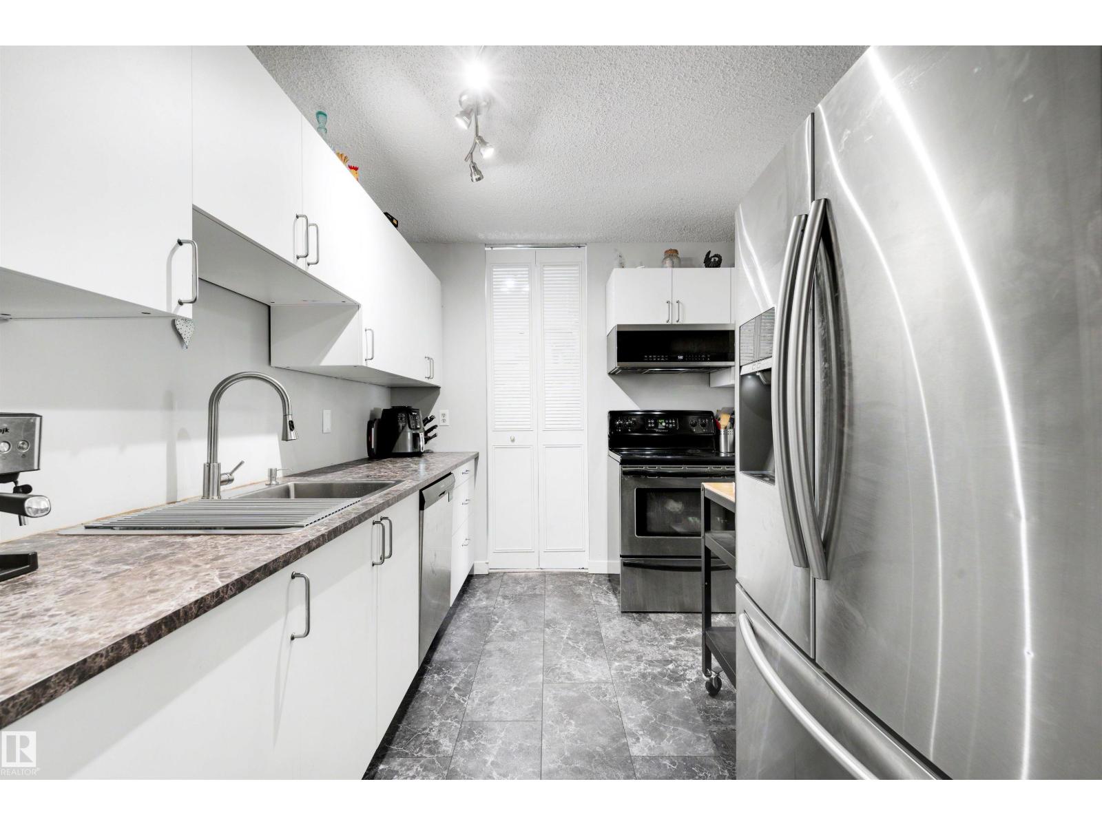 241 SURREY GARDENS GD NW — photo 10
