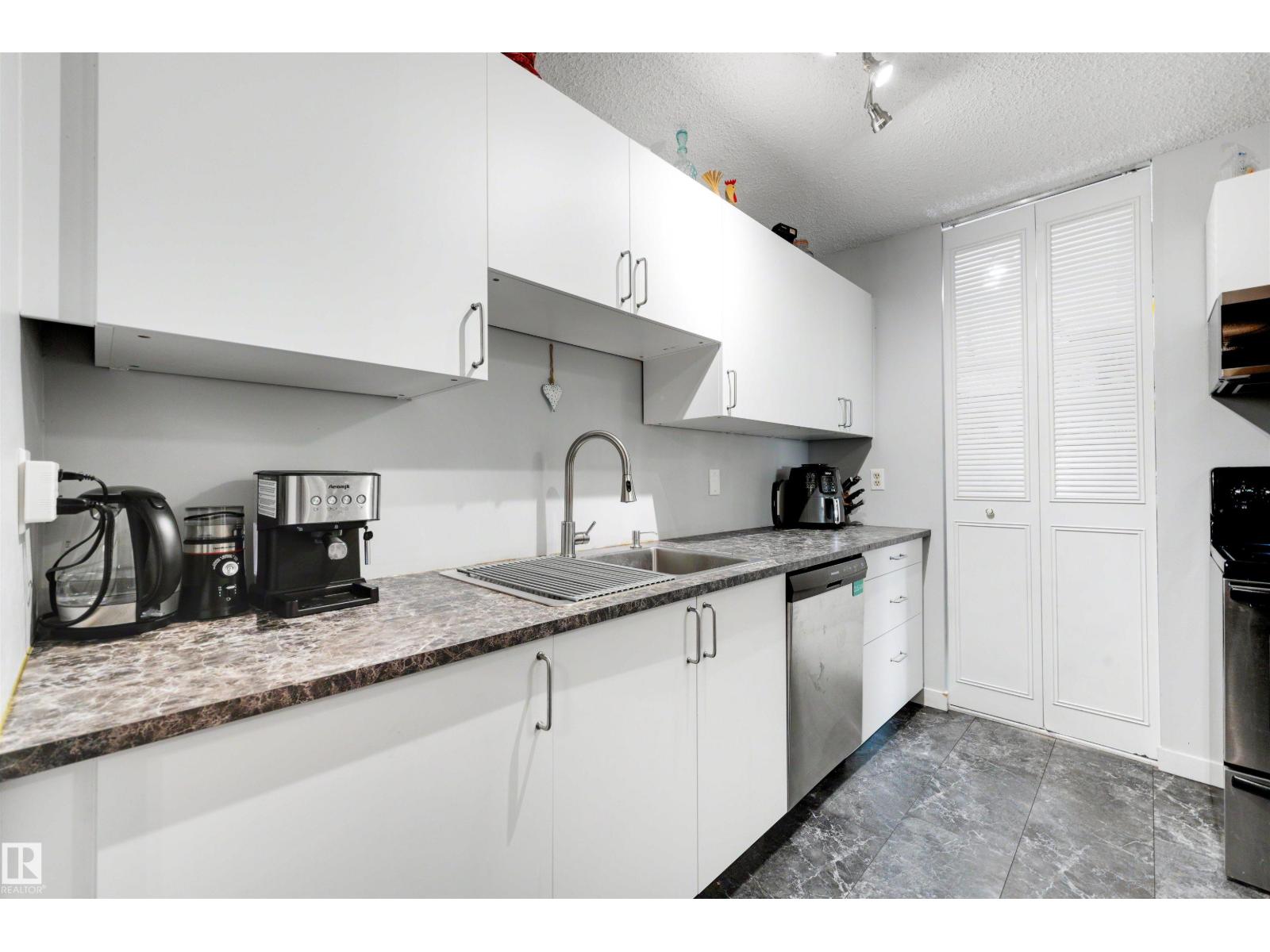 241 SURREY GARDENS GD NW — photo 11