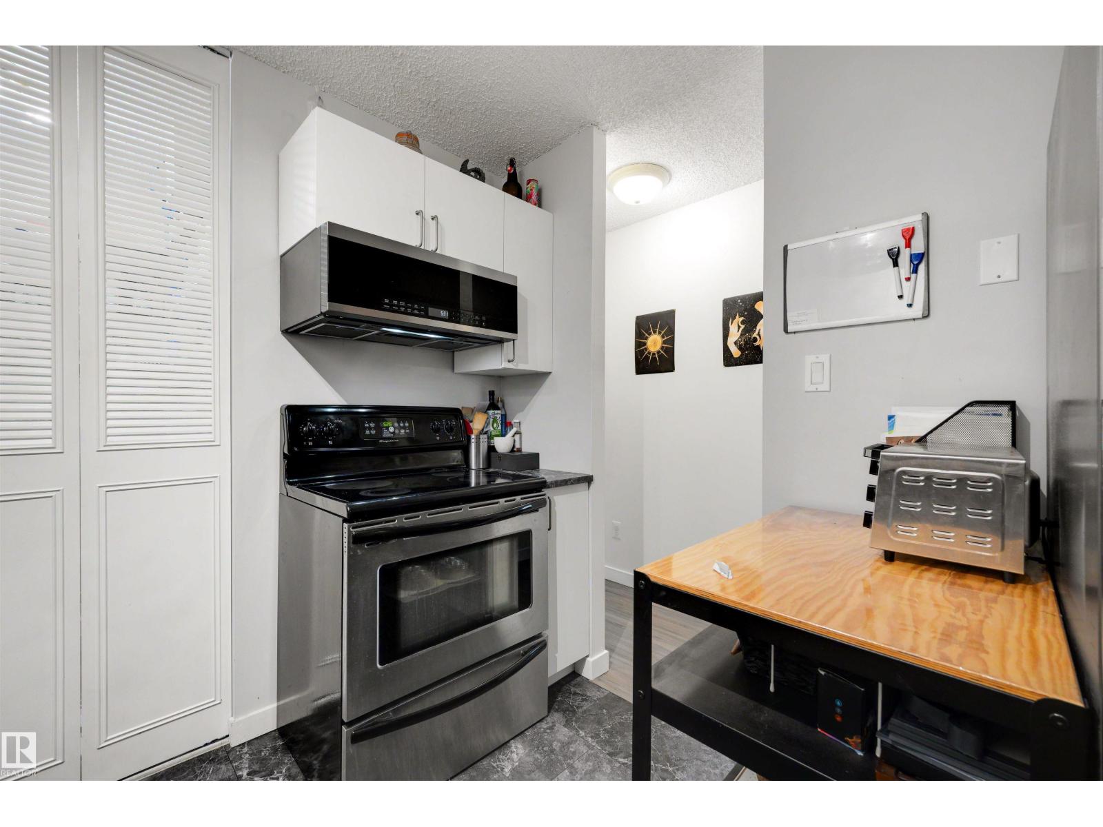 241 SURREY GARDENS GD NW — photo 13