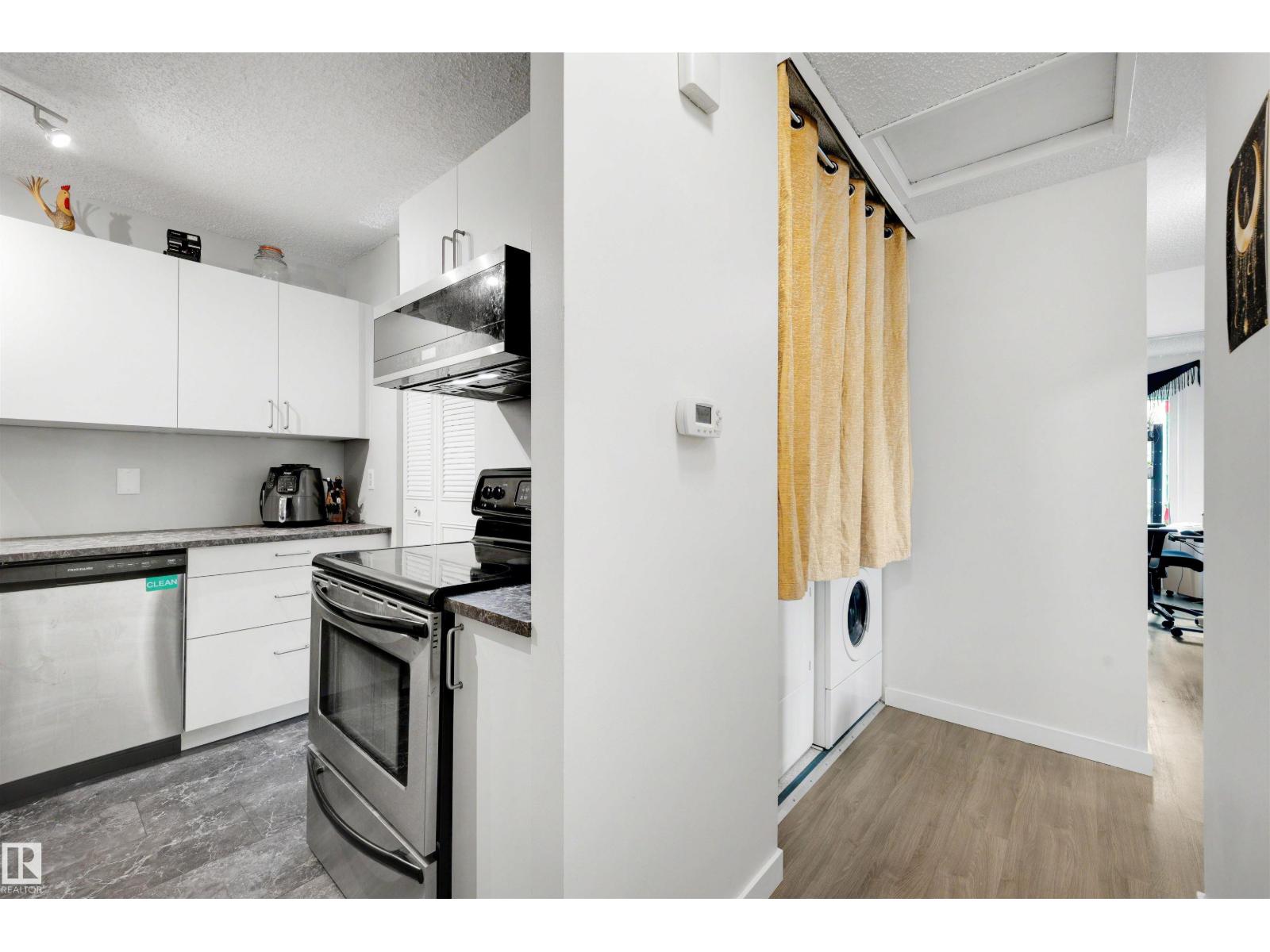 241 SURREY GARDENS GD NW — photo 14