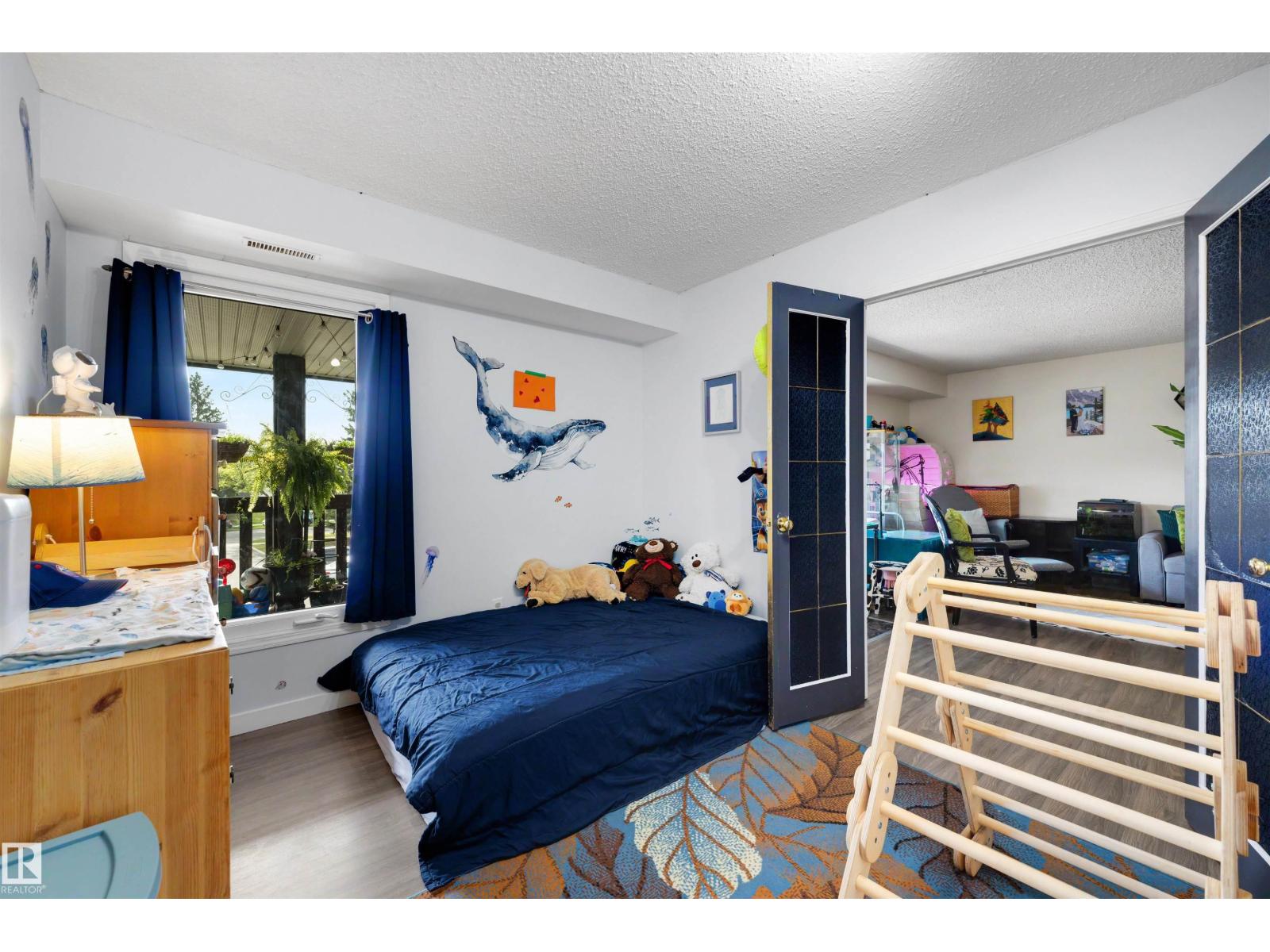 241 SURREY GARDENS GD NW — photo 18