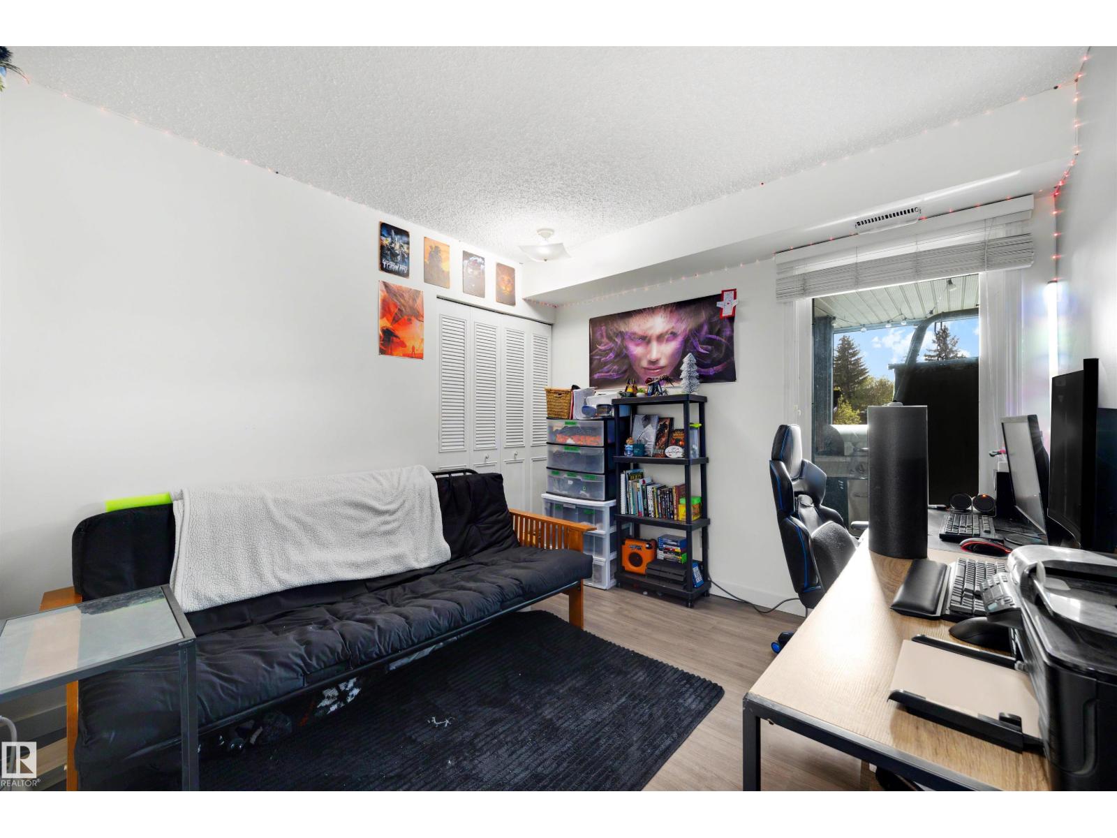 241 SURREY GARDENS GD NW — photo 20