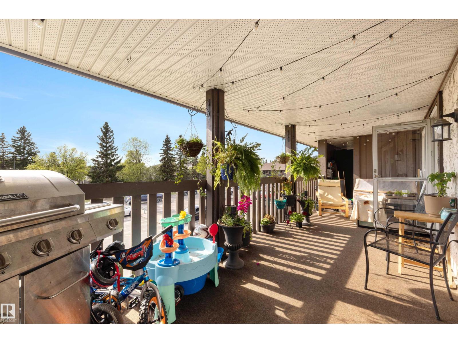 241 SURREY GARDENS GD NW — photo 28