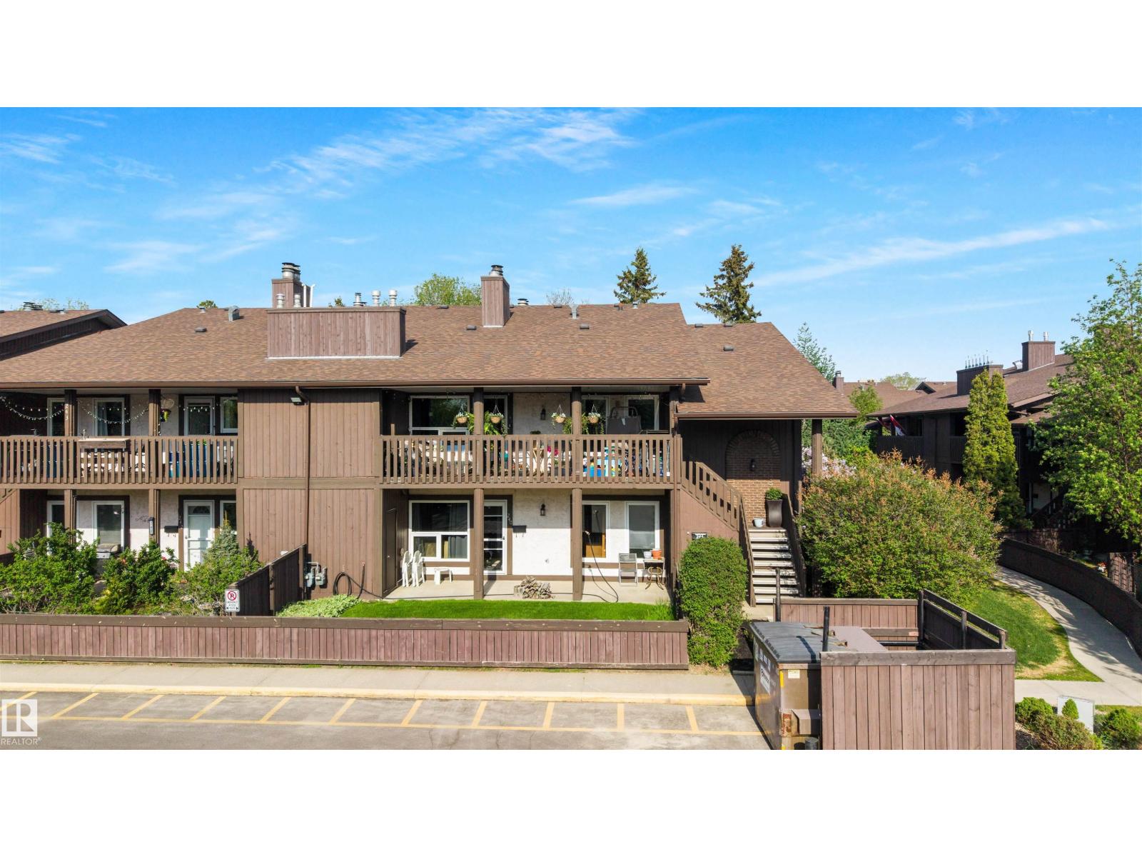241 SURREY GARDENS GD NW — photo 33