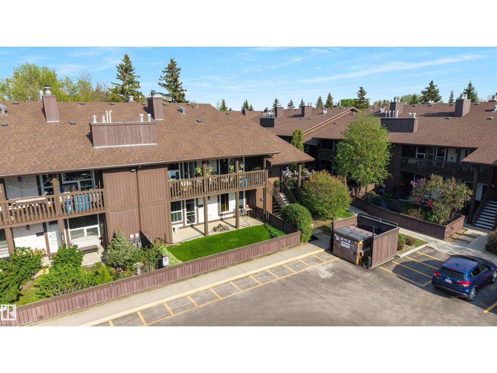 241 SURREY GARDENS GD NW — photo 34
