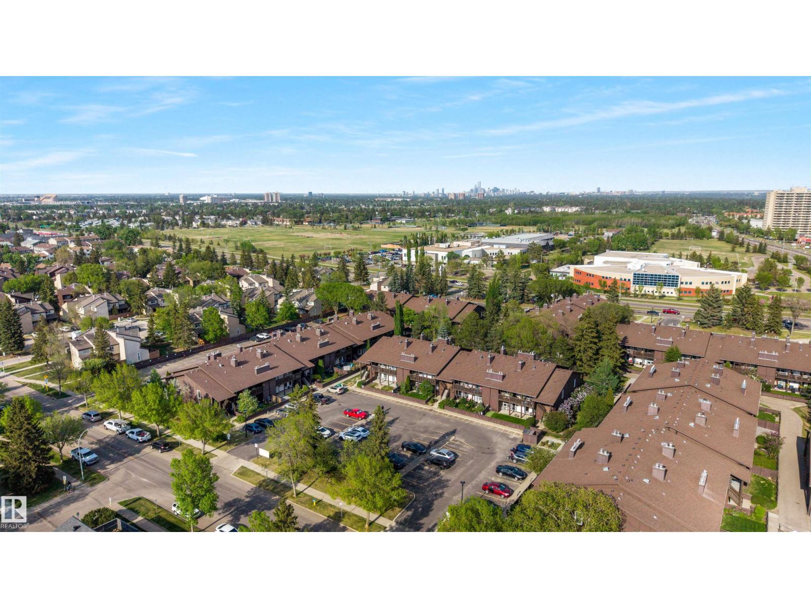 241 SURREY GARDENS GD NW — photo 36
