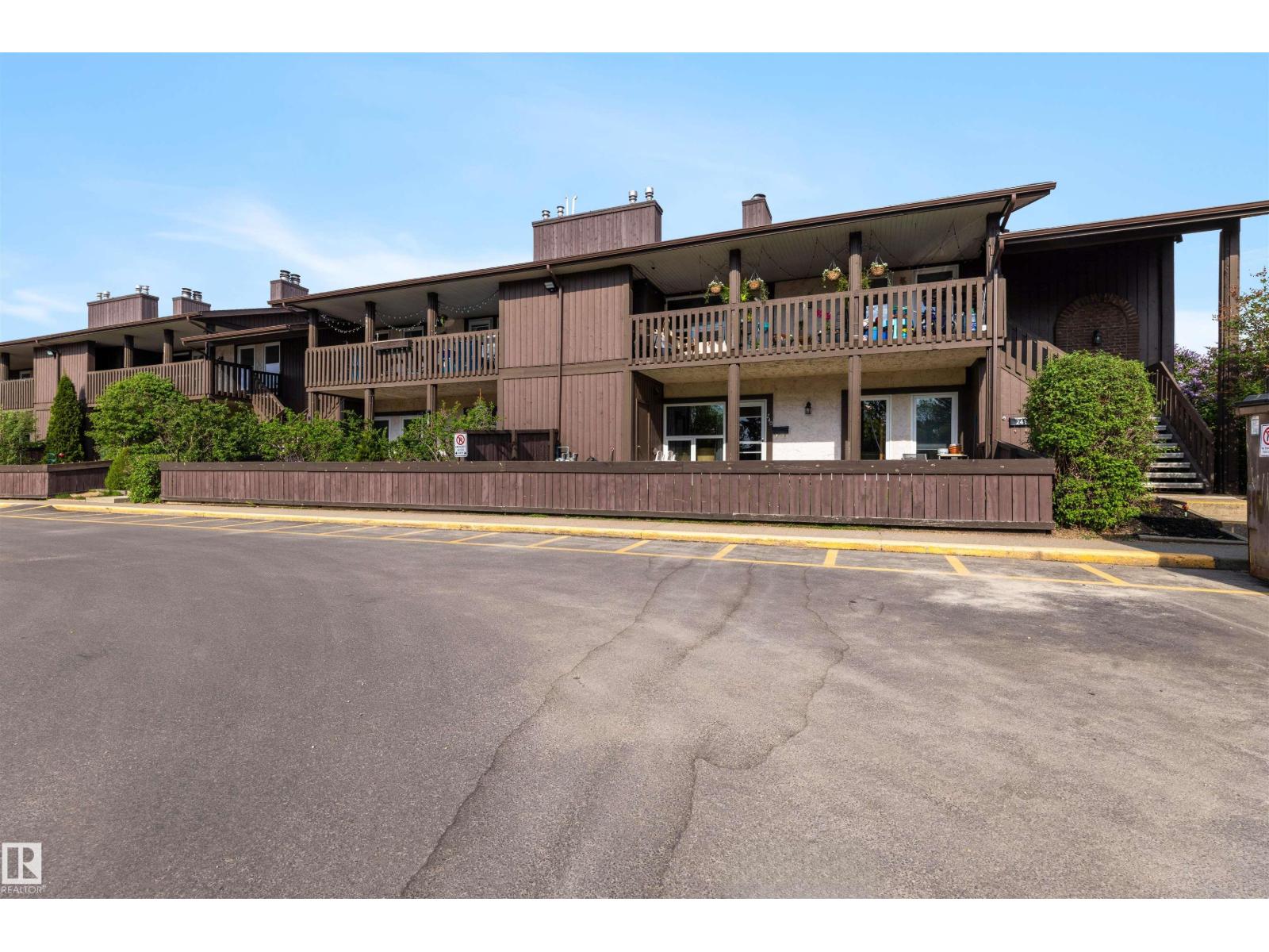 241 SURREY GARDENS GD NW — photo 40