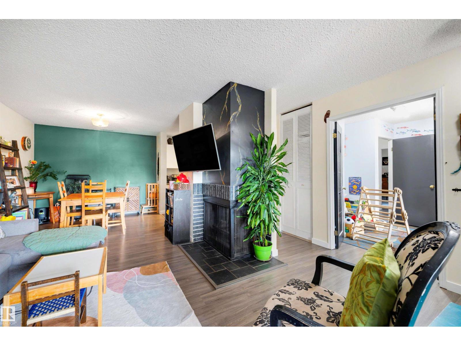241 SURREY GARDENS GD NW — photo 6