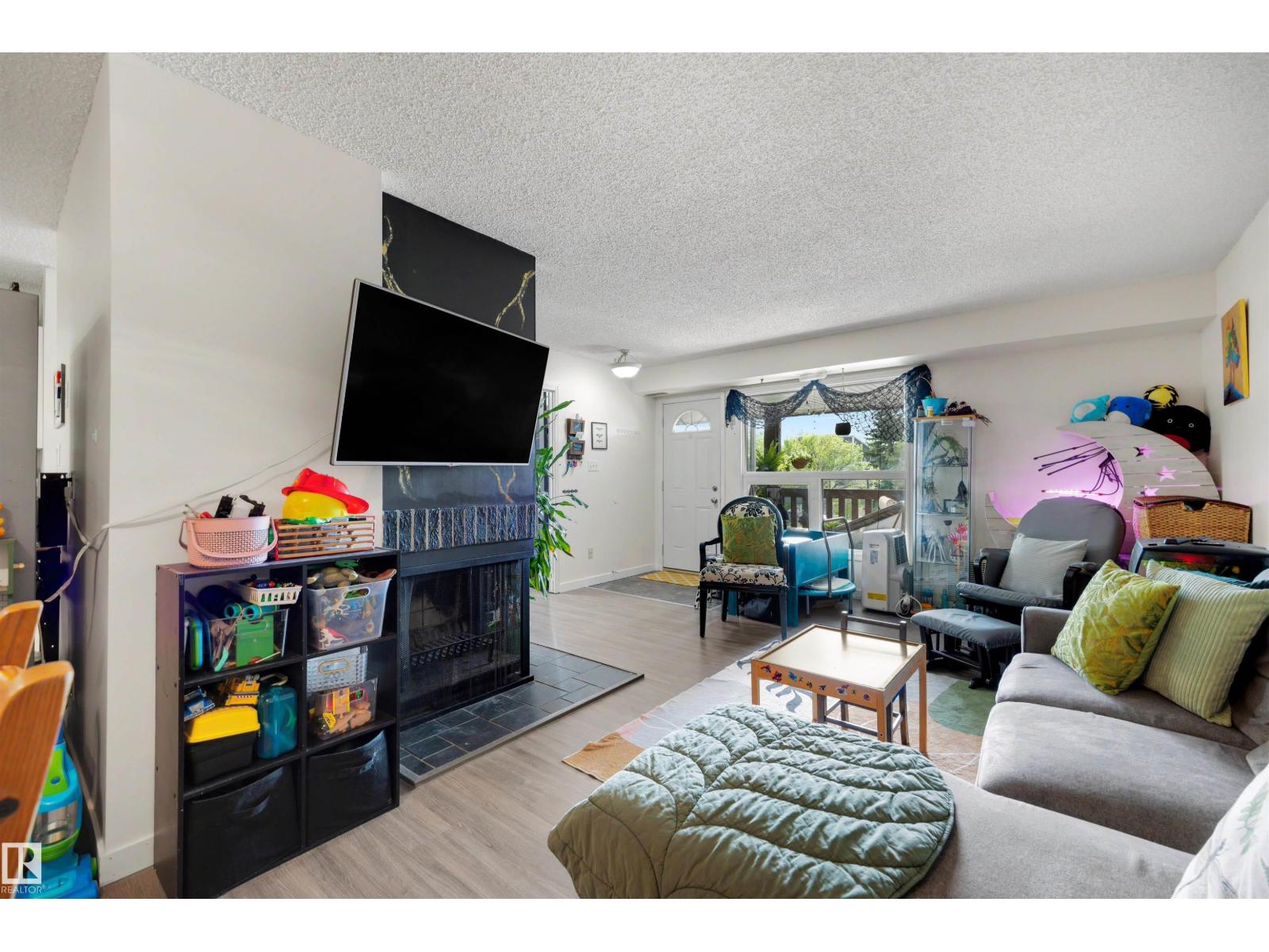 241 SURREY GARDENS GD NW — photo 7