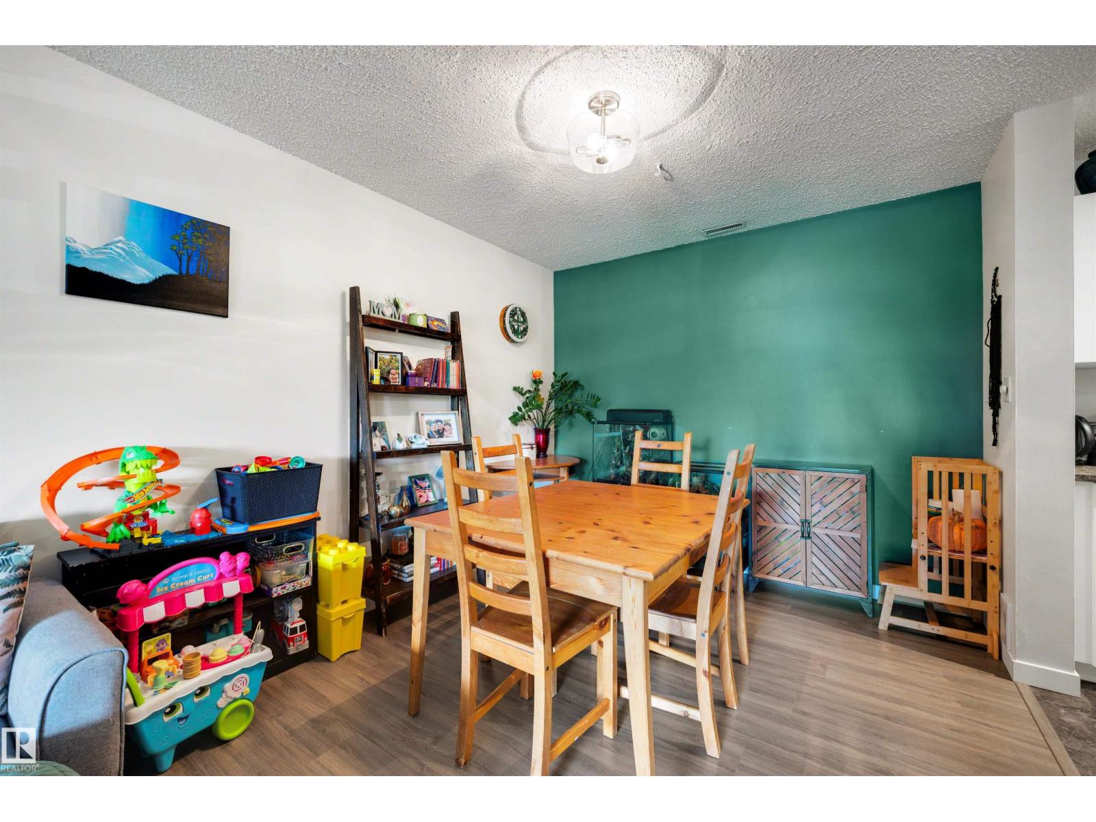 241 SURREY GARDENS GD NW — photo 9