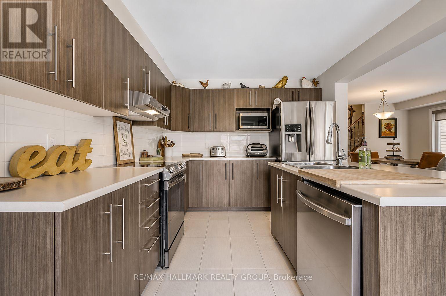 6335 RENAUD ROAD - 10