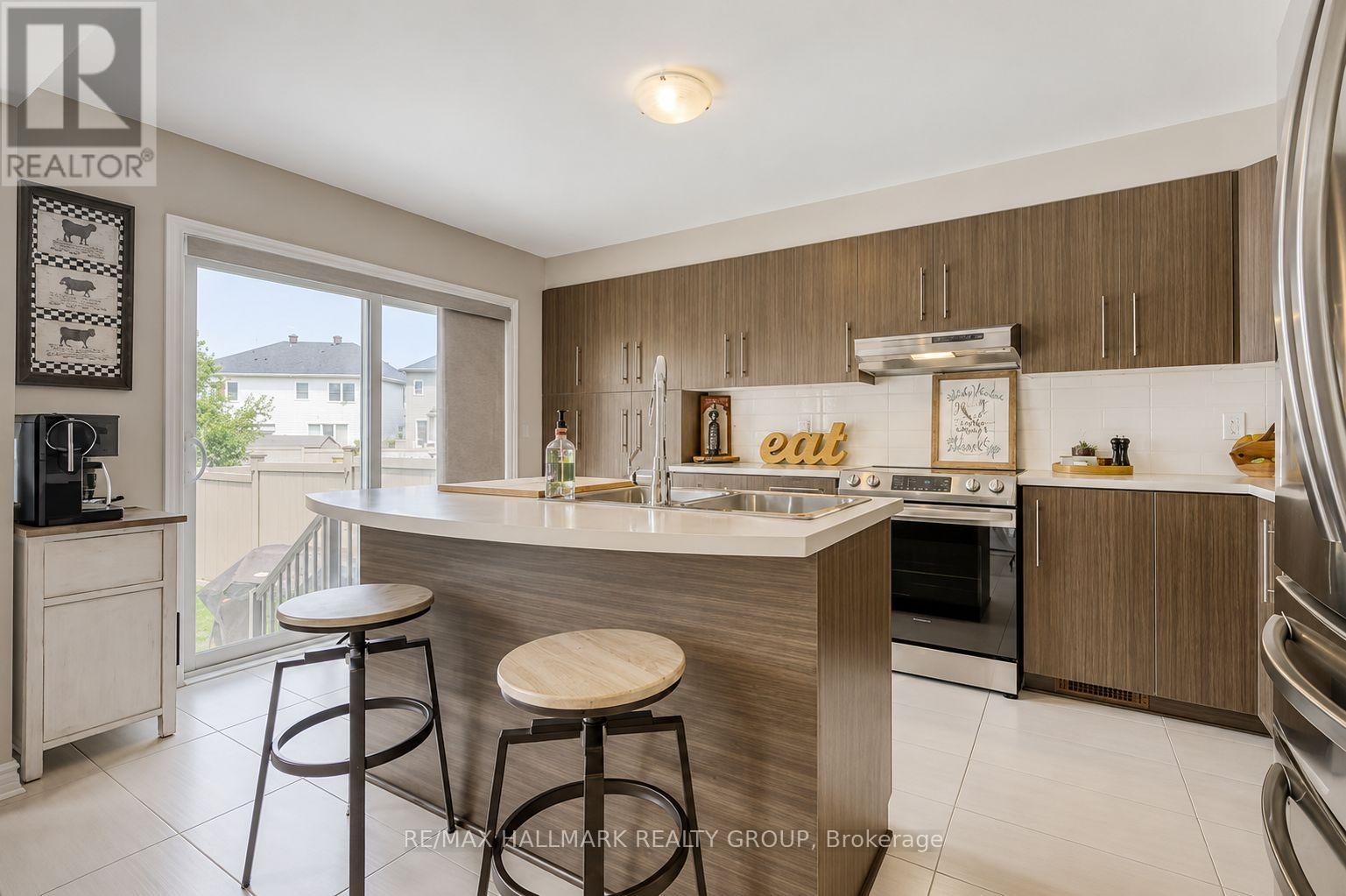 6335 RENAUD ROAD - 11
