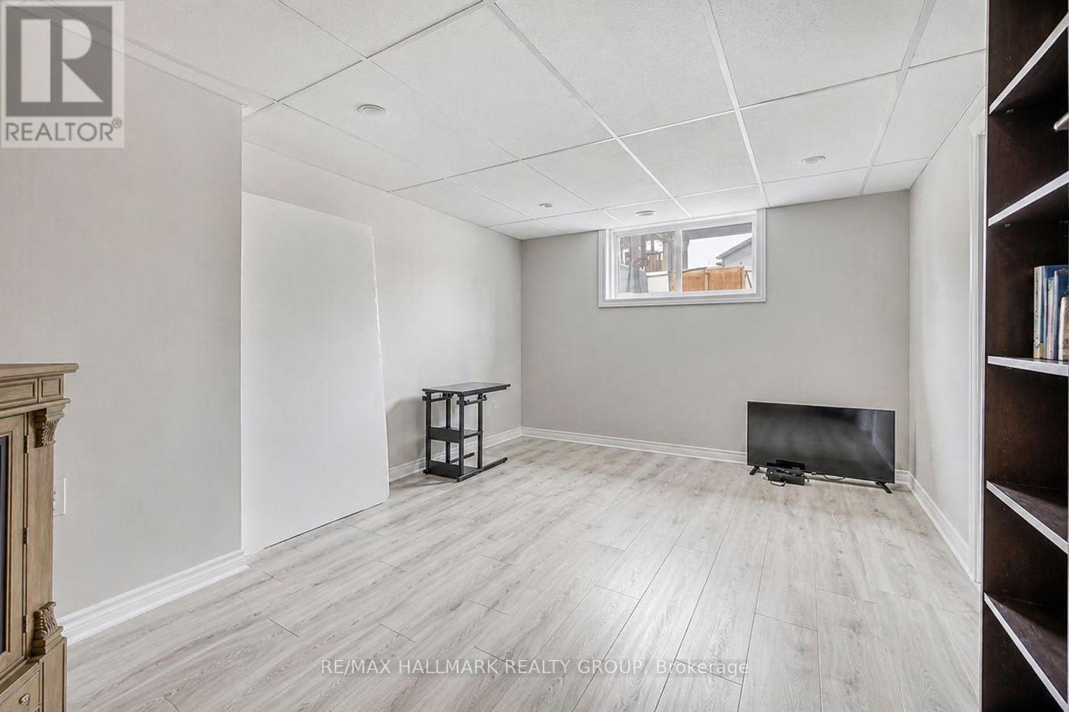 6335 RENAUD ROAD - 19