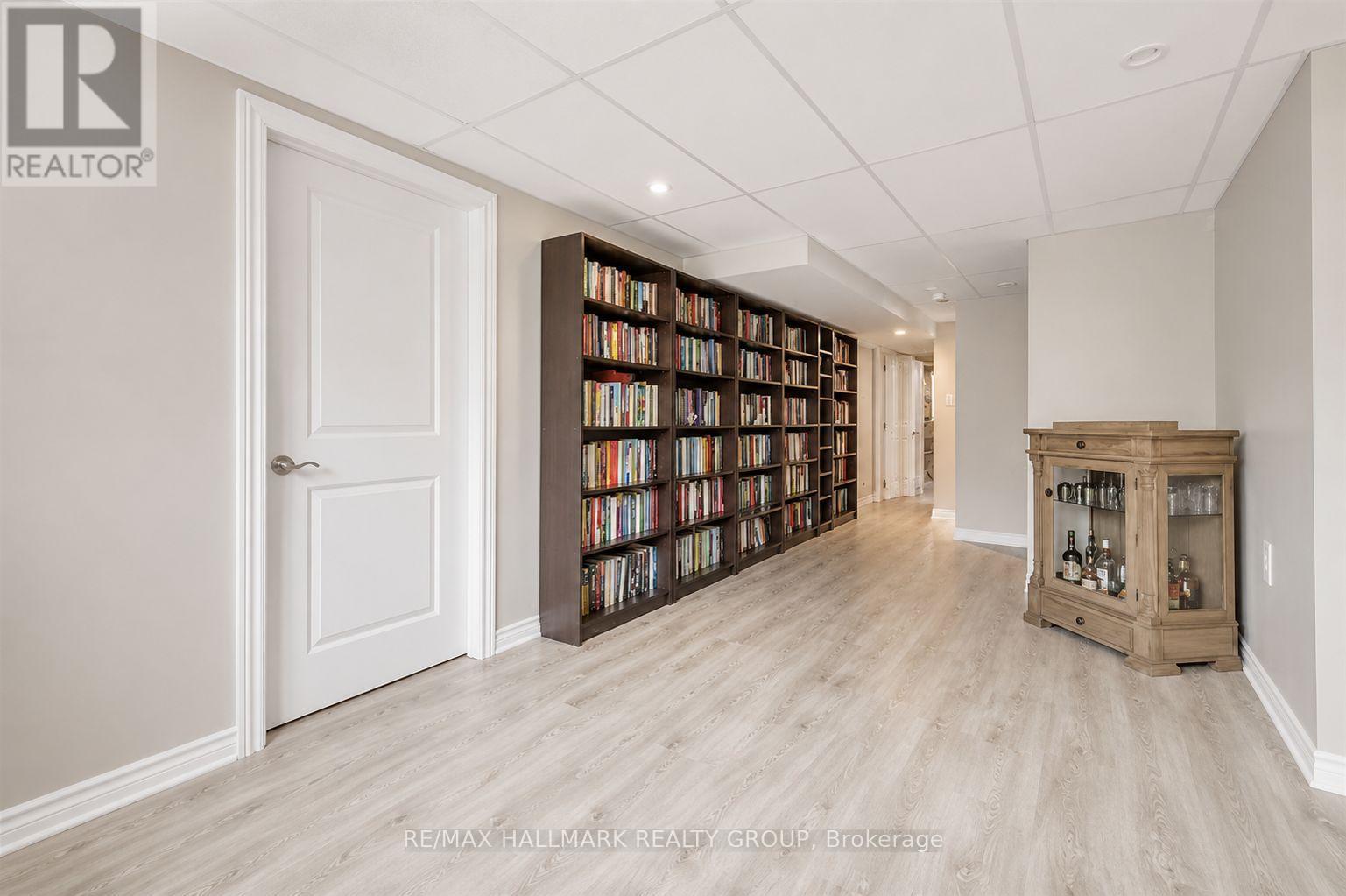 6335 RENAUD ROAD - 20