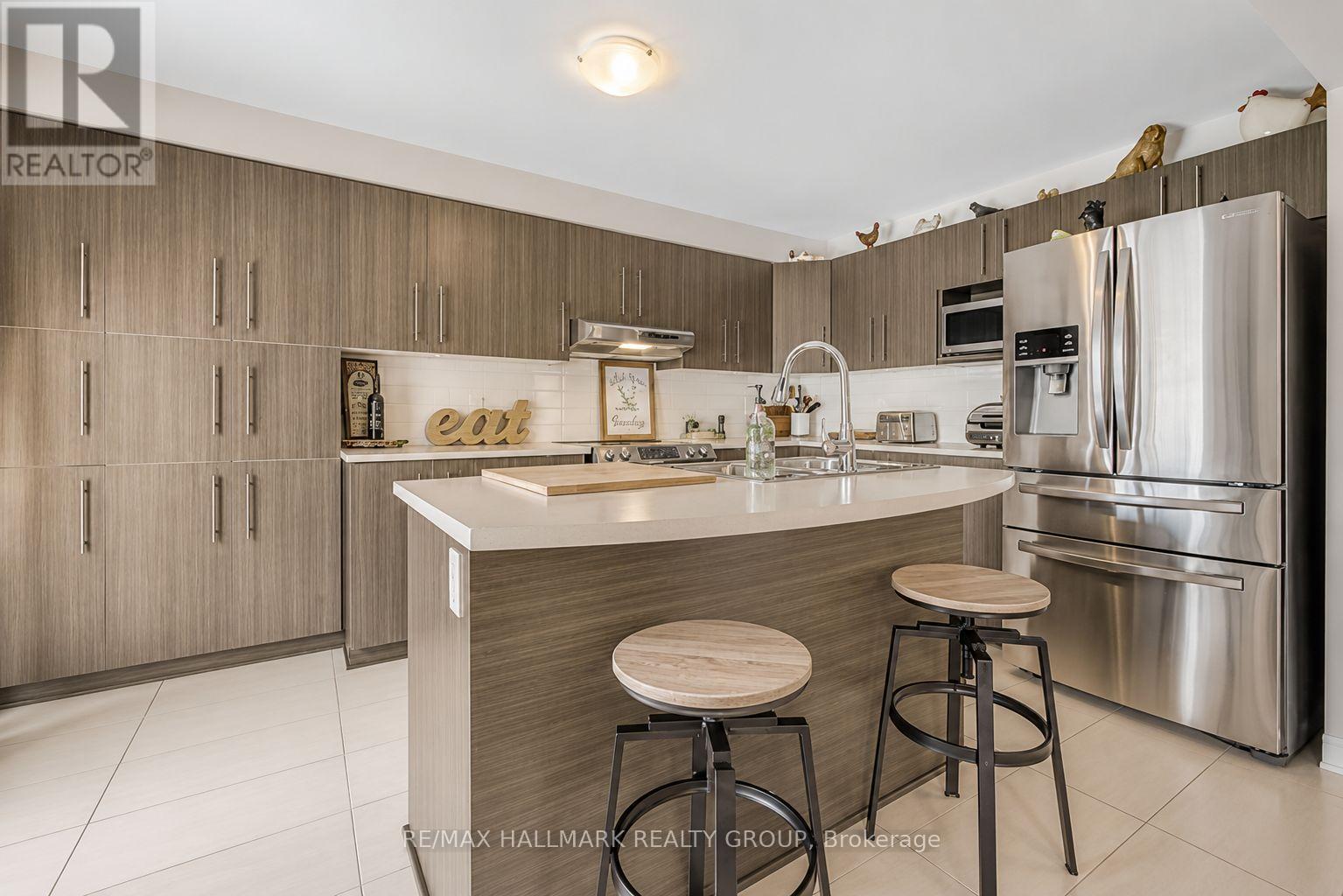 6335 RENAUD ROAD - 9