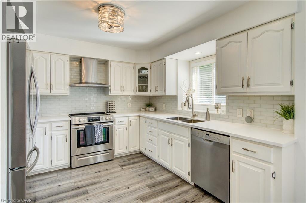 3-bedroom home for sale at 102 ALLEN Street, Tillsonburg ON · photo 14 of 51