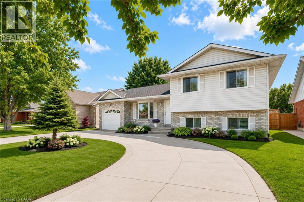 3-bedroom home for sale at 102 ALLEN Street, Tillsonburg ON · photo 4 of 51