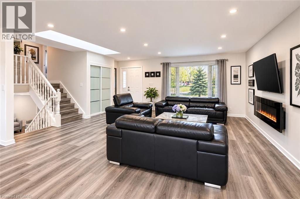3-bedroom home for sale at 102 ALLEN Street, Tillsonburg ON · photo 5 of 51